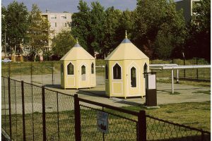 Kútházikók a kitermelő és visszasajtoló kútfejen